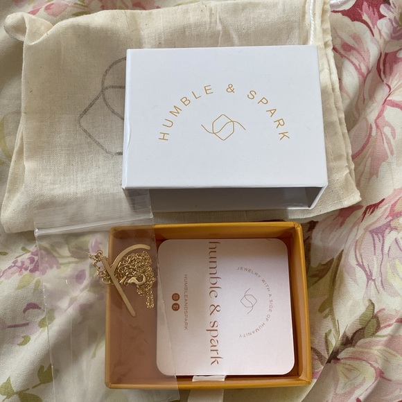 NWT Humble & Sparks sideways initial necklace R - Picture 2 of 5